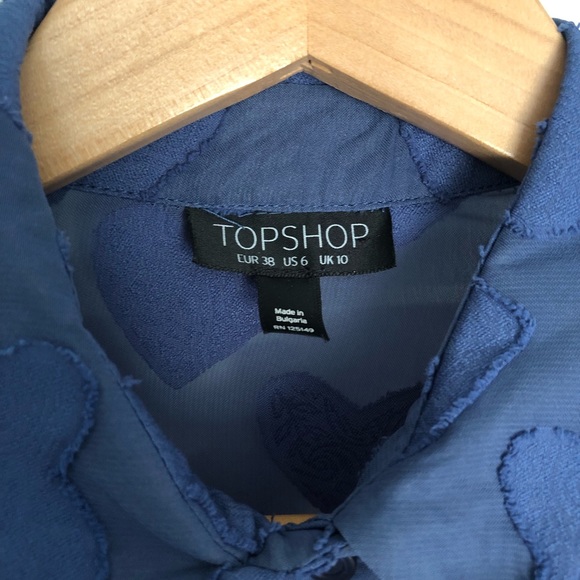 HEARTS Button Up 💙 - Picture 4 of 4